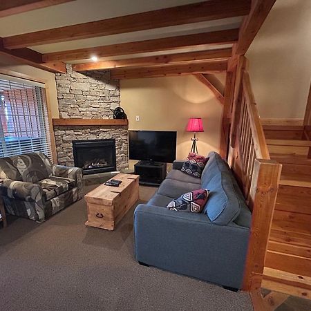 3 Bedroom 3 Bath Ski In Ski Out With Private Hot Tub Big White Ski Resort Экстерьер фото