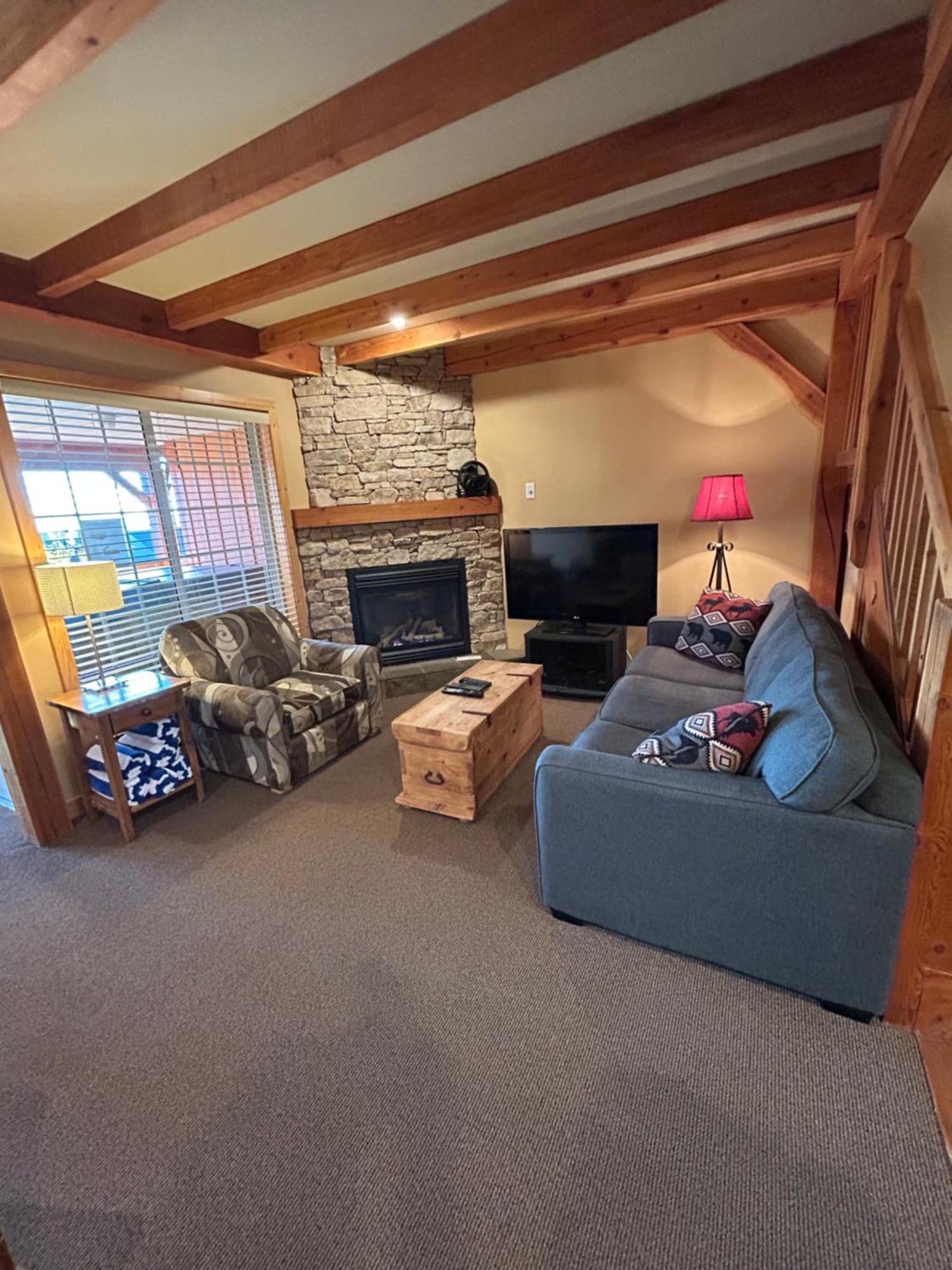 3 Bedroom 3 Bath Ski In Ski Out With Private Hot Tub Big White Ski Resort Экстерьер фото