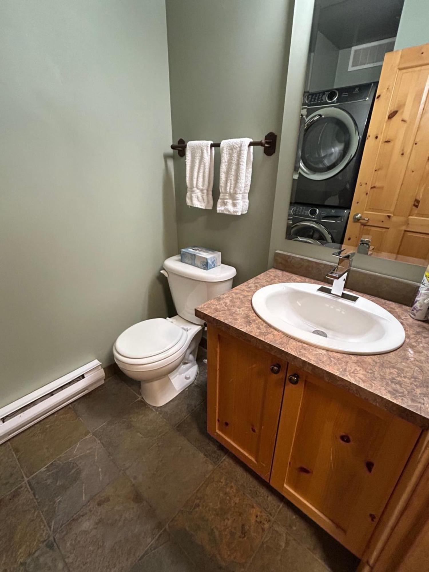 3 Bedroom 3 Bath Ski In Ski Out With Private Hot Tub Big White Ski Resort Экстерьер фото
