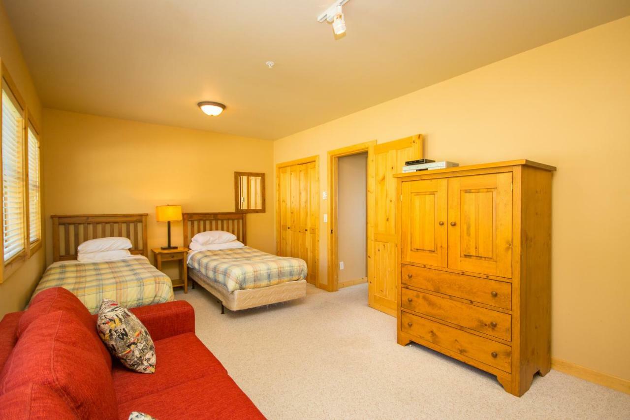 3 Bedroom 3 Bath Ski In Ski Out With Private Hot Tub Big White Ski Resort Экстерьер фото