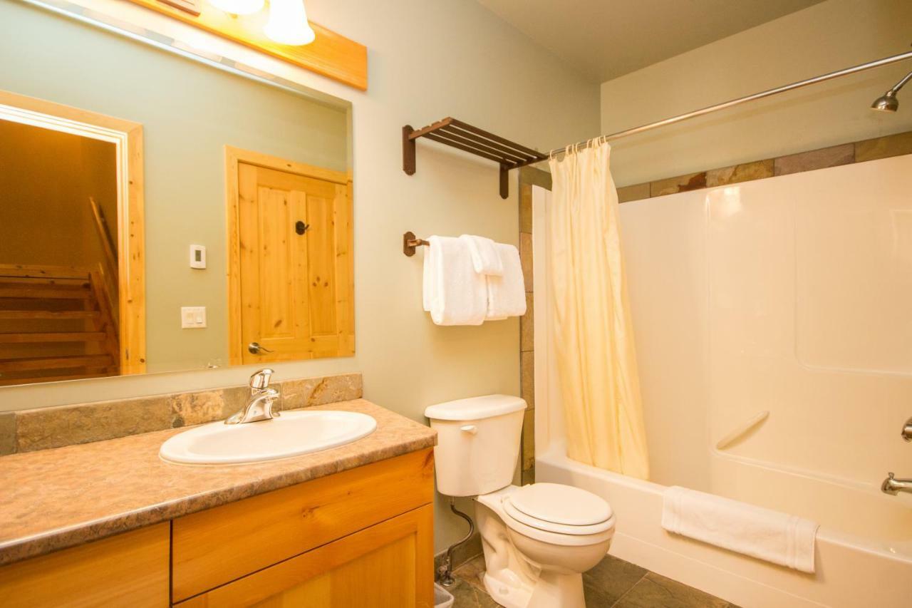 3 Bedroom 3 Bath Ski In Ski Out With Private Hot Tub Big White Ski Resort Экстерьер фото