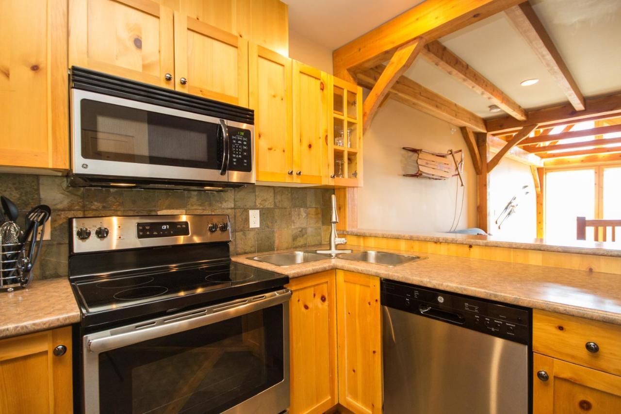 3 Bedroom 3 Bath Ski In Ski Out With Private Hot Tub Big White Ski Resort Экстерьер фото